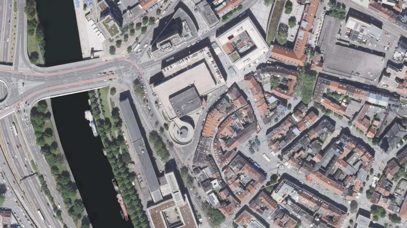 Luftbild mit Blick auf die Wilhelm-Heinrich-Brücke in Saarbrücken