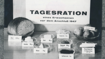 Darstellung der Tagesration für eine Erwachsenen im Jahr 1947 Image