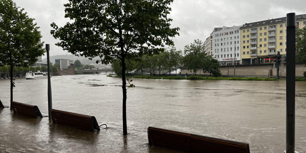 Überflutung Willi-Graf-Ufer - Dauerregen am 17. Mai 2024
