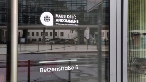 Eingangstür zum Haus des Ankommens