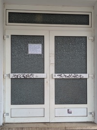Kirchberg Eingangstür vorher