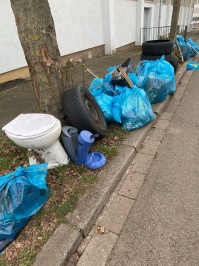 Kirchberg Eingsammelter Müll fertig zur Abholung