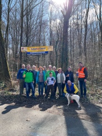 Picobello 2025: Foto mit Mitgliedern des Lauftreffs im Wald