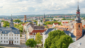 Stadtüberblick mit vielen Kirchen