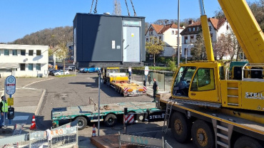 Die neue Toilettenanlage am Busbahnhof Brebach bei der Anlieferung Image