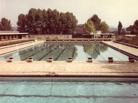 Schwimmerbecken mit Startblöcken im Deutschmühlenbad um 1960 Schwimmerbecken mit Startblöcken im Deutschmühlenbad um 1960