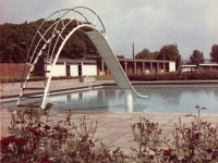 Rutsche am Nichtschwimmerbecken des Deutschmühlenbades um 1960
