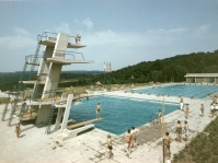Sprungturm und Schwimmerbecken im Schwarzenbergbad um 1960