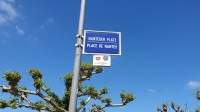 Schild am Nanteser Platz in Alt-Saarbrücken, 2025.
