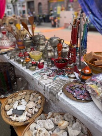 Traditionell marokkanische Teekannen, Schmuck usw. 