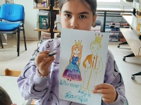 Kinder gestalten ein Kamishibai im Kultur- und Lesetreff