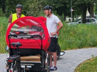 Rikscha mit Kindern und Fahrern