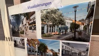 Fotos verschiedener möglicher Umgestaltungen der Fußgängerzone Dudweiler auf einer Stellwand