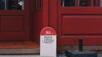 Meilenstein N4 Paris-Lisdorf an der Bar Brasserie in der Fröschengasse