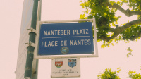 Schild Nanteser Platz - Place de Nantes auf dem Nanteser Platz, Saarbrücken