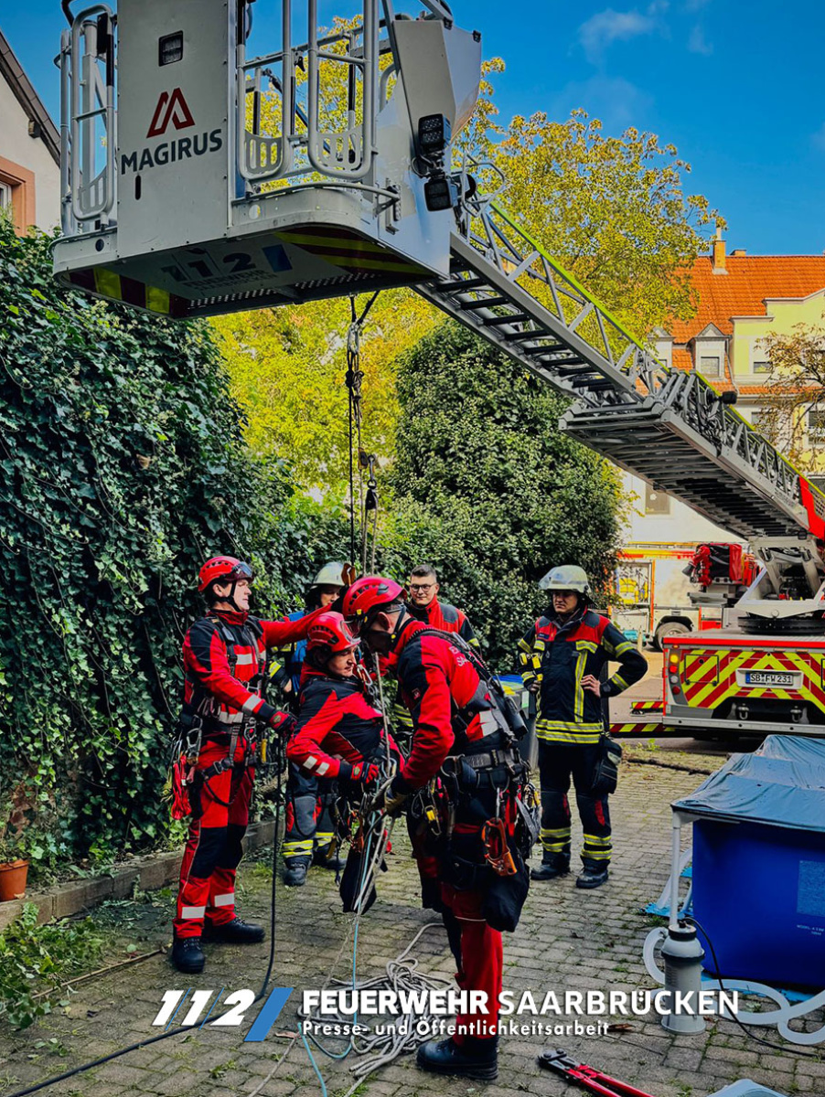 Einsatzbilder - Tierrettung durch die Höhenrettung Einsatzbilder - Tierrettung durch die Höhenrettung