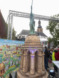 Modell des Hermannsdenkmals mit Schwert und Sockel