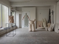 Blick in das Atelier der Künstlerin Anne Haring