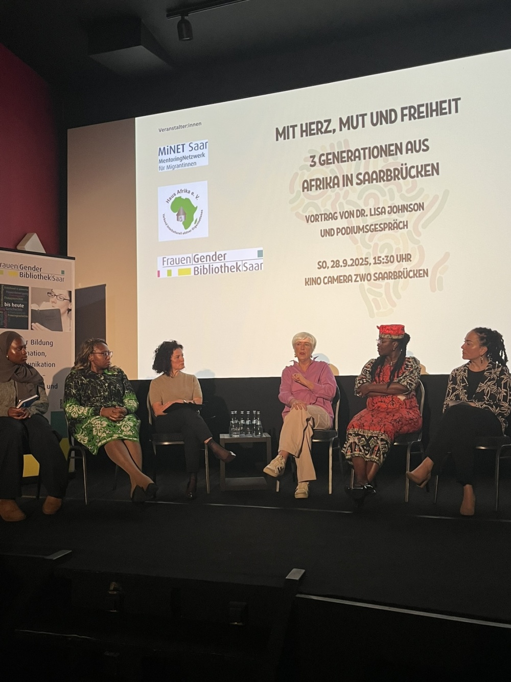 Gesprächsrunde, 3 Generationen aus Afrika in Saarbrücken Gesprächsrunde, 3 Generationen aus Afrika in Saarbrücken