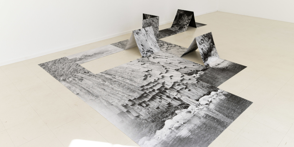 Fugue von Arina Essipowitsch Fugue (ein eingeschnittener und gefalteter Fotoabzug) von Arina Essipowitsch