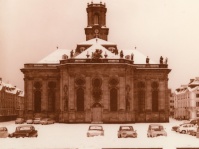 Schneebedeckte Ludwigskirche.