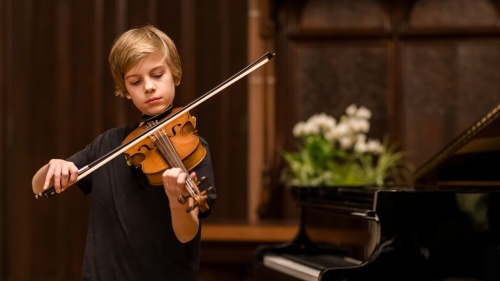 Junge mit Geige